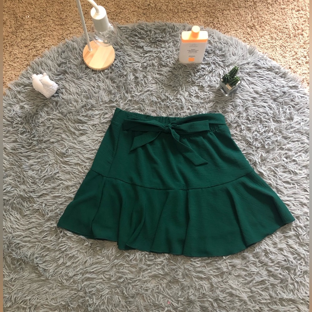 Amazing green skirt from Geegee an women’s medium 💚🫶🏻